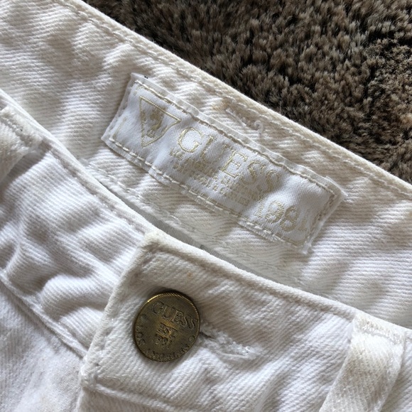 ❌SOLD❌Guess Jean Shorts - Picture 5 of 5